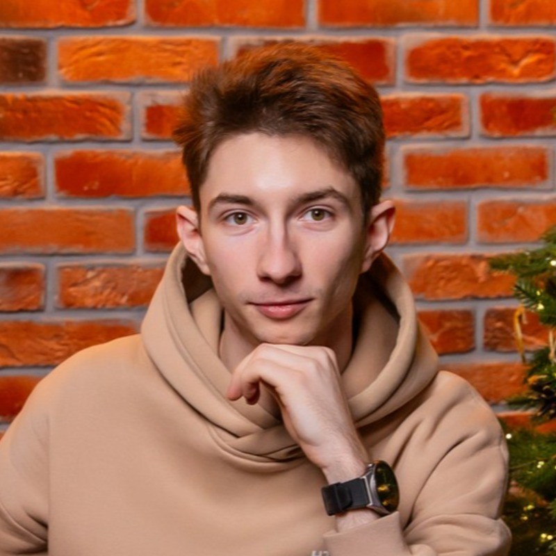 Максим Романов